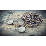 „Misztikus hangulatú ARKANA nyaklánc lila és arany üveggyöngyökkel”