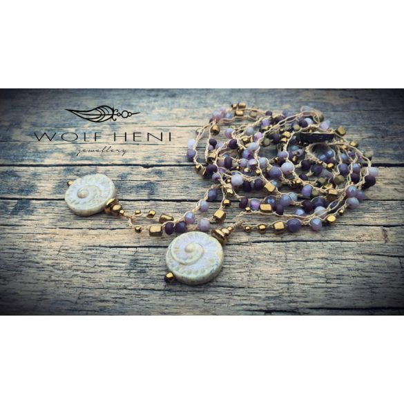 „Misztikus hangulatú ARKANA nyaklánc lila és arany üveggyöngyökkel”