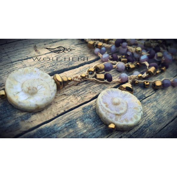 „Cseh, japán és távol-keleti üveggyöngyök részletfotója az ARKANA nyakláncon”