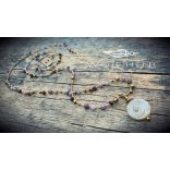 „Egyedi, kézzel csomózott ARKANA nyaklánc természetes textúrákkal”