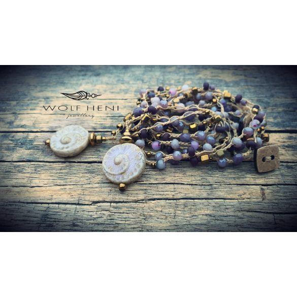 „Hangulatfotó az ARKANA misztikus, kézzel készült üveggyöngy nyakláncról”