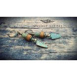 AVAR tribal stílusú fülbevaló bronzos‑türkiz nyílhegy medállal és fa gyöngyökkel