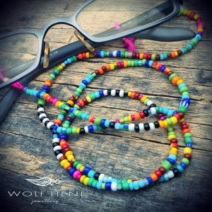 Bohém szemüveglánc színes üveggyöngyökkel – kézműves, vidám kiegészítő