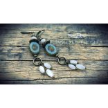 Természetes kagylóhéj gyöngyökkel díszített kézműves fülbevaló borostyánszínű cseh üveggyönggyel