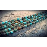 „Kézzel készített ásvány bokalánc türkinit és üveggyöngy kombinációval.”