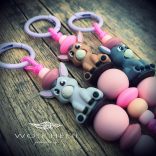 csacsi kulcstartó rózsaszín szilikongyöngyökkel