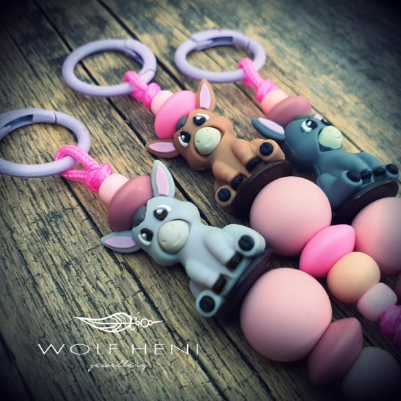 csacsi kulcstartó rózsaszín szilikongyöngyökkel