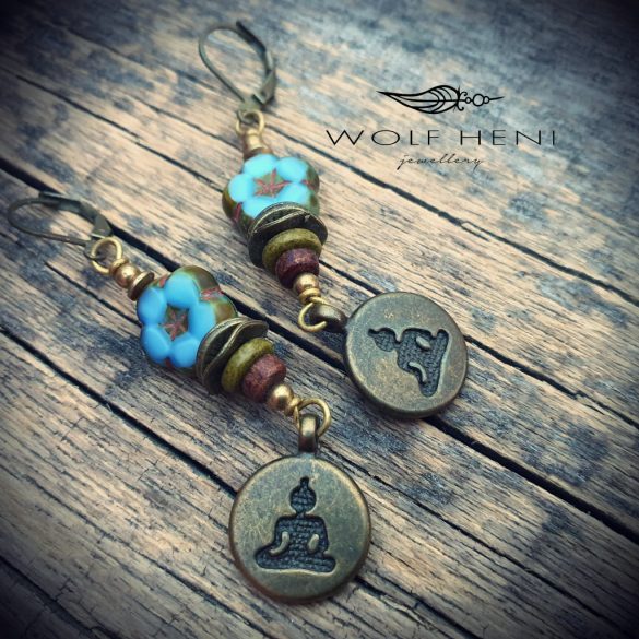 CSENDVIRÁG kézzel készült fülbevaló cseh Picasso és table cut üveggyönggyel, kerámiakoronggal és sárgarézzel – WOLF HENI jewellery