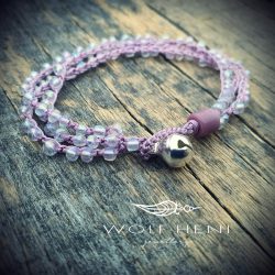 CSILING gyerek karkötő levendula lila zsinórral és szivárványos üveggyöngyökkel