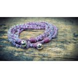 WOLF HENI CSILING karkötő – kézműves gyerek ékszer szivárványfényű gyöngyökkel