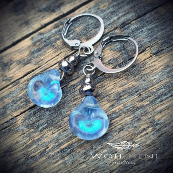  frozen-jegcsepp-fulbevalo-rozsdamentes-acel-wolf-heni.jpg ALT:   „FROZEN jégcsap‑olvadás ihlette fülbevaló galvanizált csepp üveggyönggyel és rozsdamentes acél kiegészítőkkel – WOLF HENI jewellery