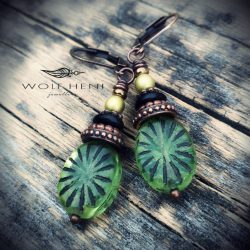 KIWI fülbevaló – zöld cseh üveggyöngy, természet ihlette kézműves ékszer