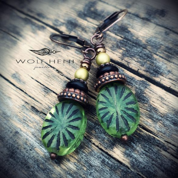 KIWI fülbevaló – zöld cseh üveggyöngy, természet ihlette kézműves ékszer