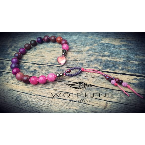 Kigombolt állapotú kézműves sugilit karkötő teljes hosszban