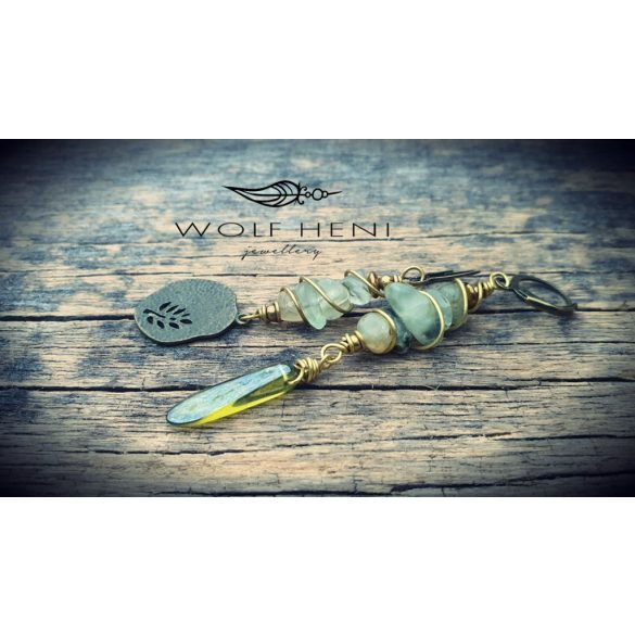 „Bohém stílusú Páfrány fülbevaló cseh üveggyönggyel”