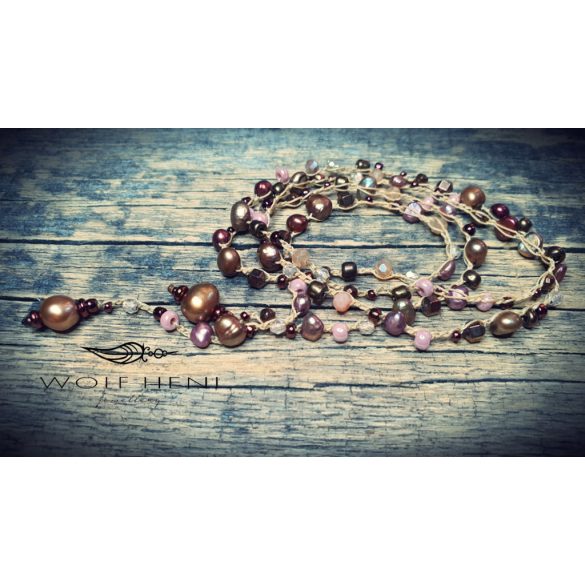 „Fémmentes, természetes tónusú PEARLITHA gyöngylánc meleg színekkel”