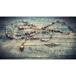 „Édesvízi igazgyöngyök és homokszínű zsinór részletfotója”