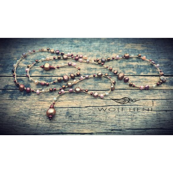 „Kézműves PEARLITHA nyaklánc hangulatfotó földszínű gyöngyökkel”
