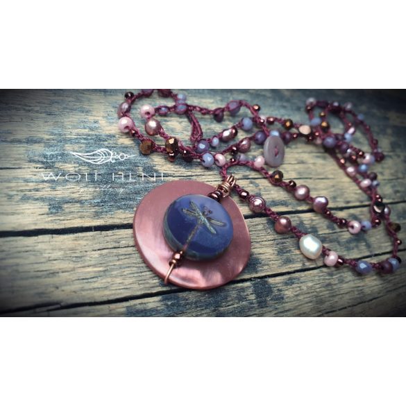 „Édesvízi igazgyöngyökkel és cseh, japán üveggyöngyökkel készült láncrész”