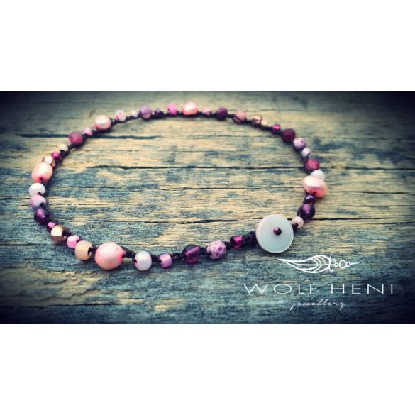 Achát ásványokkal és színezett igazgyöngyökkel készült bokalánc – WOLF HENI jewellery