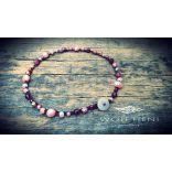 WOLF HENI Playa Rosada bokalánc – nyári hangulatban viselve, kézzel készített ékszer