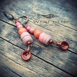PÚDER kézműves fülbevaló rózsás, barackos és réz gyöngyökkel – WOLF HENI jewellery