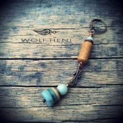 „Seren páratlan fülbevaló larimár ásványkoronggal és fagyönggyel”