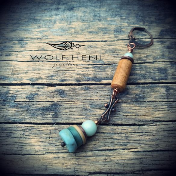 „Seren páratlan fülbevaló larimár ásványkoronggal és fagyönggyel”