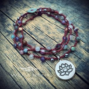 SZFÉRA kézműves, bohém horgolt nyaklánc valódi ásványokkal – wolfheni