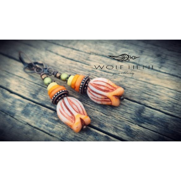 SZÍNTÖRŐ kézműves fülbevaló narancsos cirmos tulipán üveggyönggyel és kerámia elemekkel