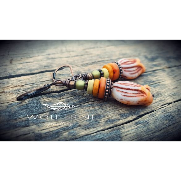 SZÍNTÖRŐ vintage hangulatú tulipán fülbevaló vörösréz színű fém kiegészítőkkel és cseh üveggyönggyel