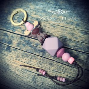 csajos rénszarvas kulcstartó rózsaszín szilikongyöngyökkel