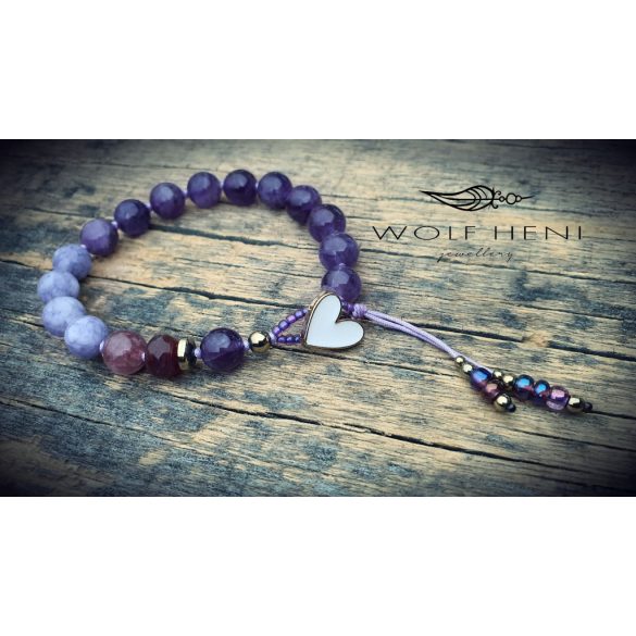  Stílusos karkötő antikolt gombzárral és kézzel készült részletekkel