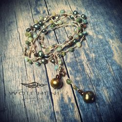 „VERDESSA kézzel készült igazgyöngyös és achátos nyaklánc zöld‑khaki árnyalatokban”