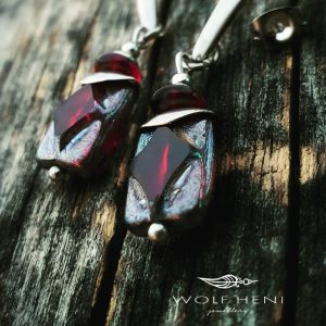 Őszi színű kézműves fülbevaló narancs, vörös és lila gyöngyökkel